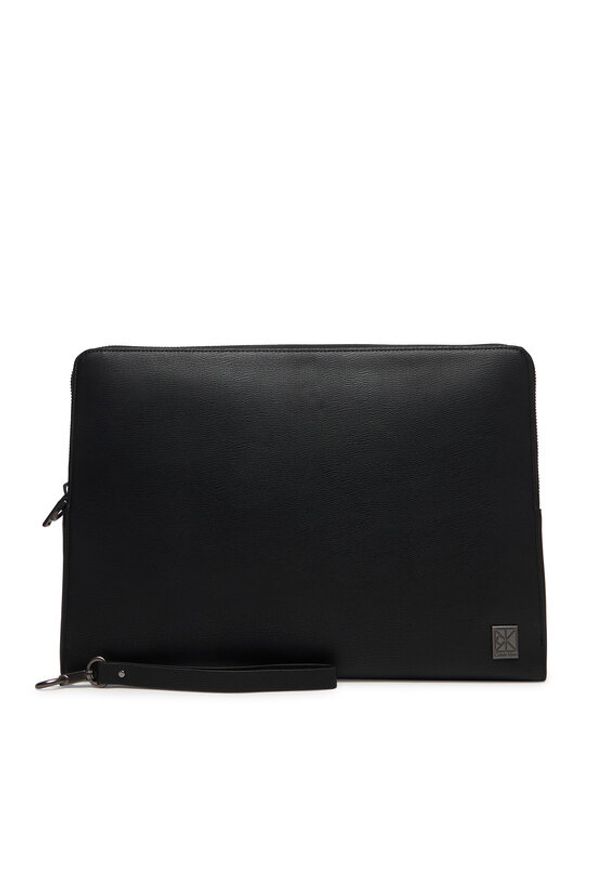 Calvin Klein Etui na tablet Emblem Hw Laptop Sleeve LV04D1171G Czarny. Kolor: czarny. Materiał: skóra