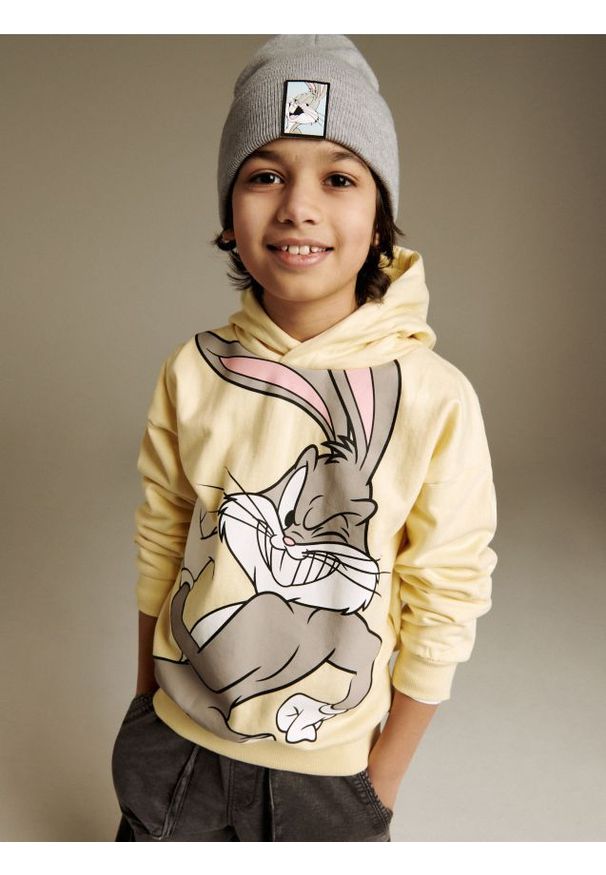 Reserved - Bluza z kapturem Królik Bugs - jasnożółty. Typ kołnierza: kaptur. Kolor: żółty. Materiał: dzianina