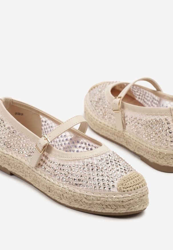 Renee - Beżowe Espadryle Ozdobione Plecionką i Ażurową Cholewką Rinelona. Okazja: na co dzień. Zapięcie: sprzączka. Kolor: beżowy. Szerokość cholewki: normalna. Wzór: aplikacja, ażurowy. Sezon: lato. Styl: casual
