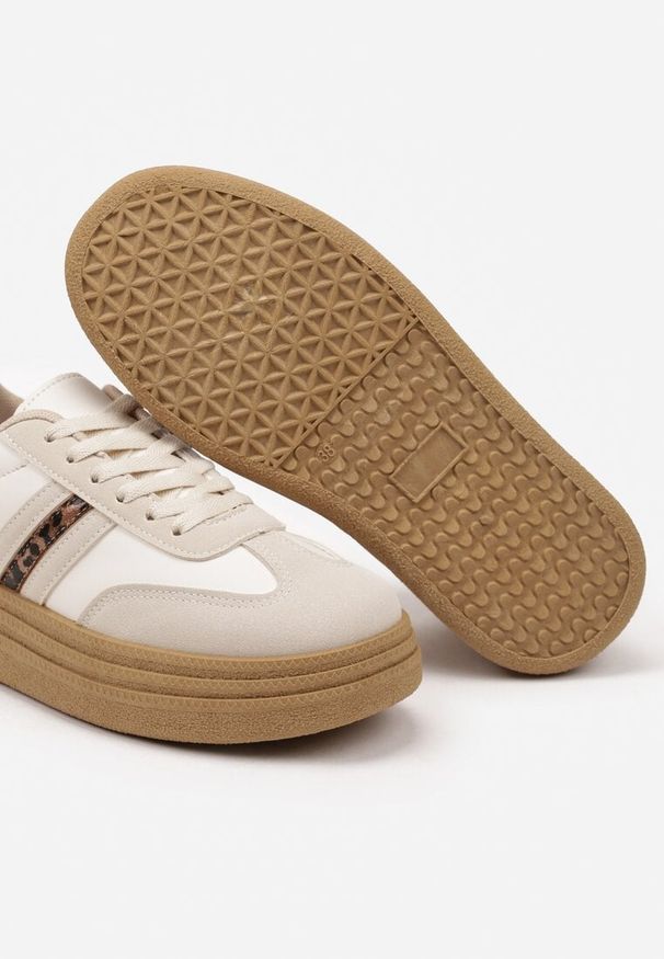 Born2be - Beżowe Sneakersy na Platformie w Stylu Kultowych Tenisówek Ozdobione Wzorem w Panterkę Gonoriel. Okazja: na co dzień. Kolor: beżowy. Materiał: jeans. Wzór: motyw zwierzęcy, aplikacja. Obcas: na platformie