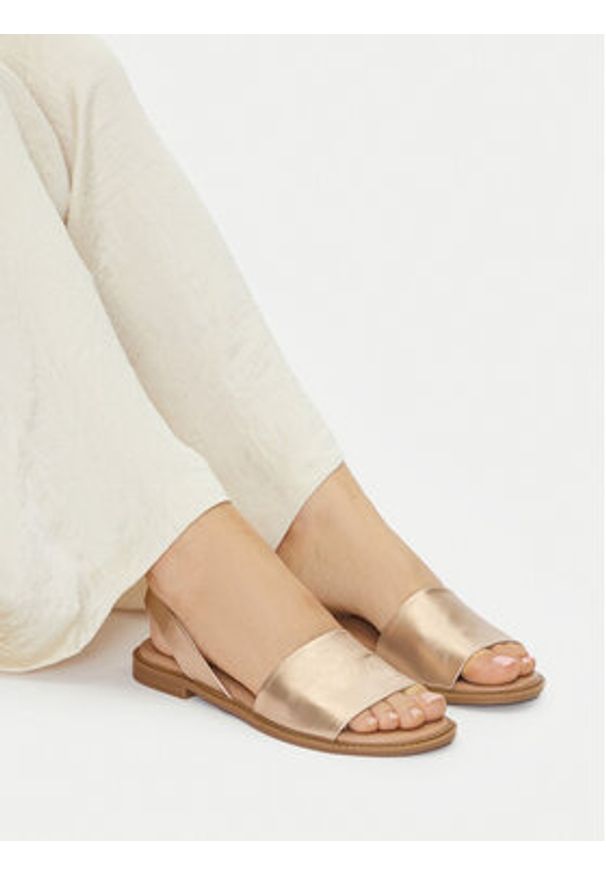 Lasocki Sandały EST-AFIONA-17 Złoty. Kolor: złoty. Materiał: skóra