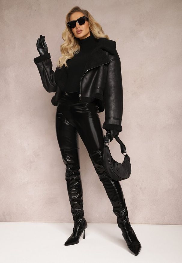 Renee - Czarna Kurtka Biker z Ozdobnym Kożuszkiem Ophima. Kolor: czarny. Materiał: futro. Styl: elegancki