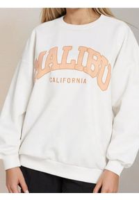 Sinsay - Bluza z nadrukiem - kremowy. Kolor: kremowy. Wzór: nadruk
