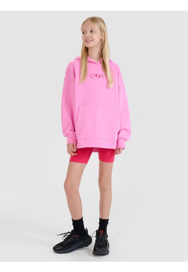 4f - 4F Bluza dresowa nierozpinana z kapturem dziewczęca - różowa 164 (13-14 lat). Okazja: na co dzień. Typ kołnierza: kaptur. Kolor: różowy. Materiał: dresówka. Wzór: gładki, ze splotem, nadruk. Sezon: lato. Styl: casual, sportowy