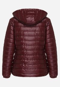 Born2be - Bordowa Pikowana Kurtka Wykończona Odpinanym Kapturem i Gumką przy Rękawach Mivisea. Okazja: na co dzień. Kolor: czerwony. Materiał: jeans. Styl: casual #2