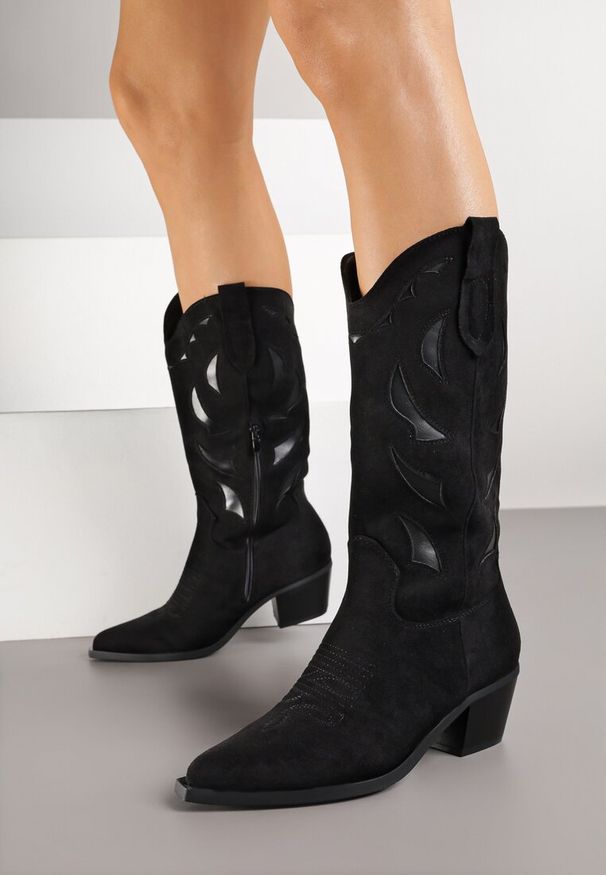 Renee - Czarne Botki na Stożku w Stylu Kowbojek Ozdobione Geometrycznym Motywem Latiresa. Okazja: na co dzień. Kolor: czarny. Materiał: jeans. Wzór: aplikacja, geometria. Obcas: na stożku. Styl: boho, elegancki, casual. Wysokość obcasa: średni