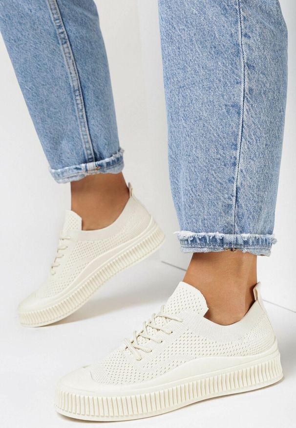 Born2be - Beżowe Siateczkowe Trampki na Tłoczonej Podeszwie Eezore. Kolor: beżowy. Materiał: jeans. Obcas: na obcasie. Wysokość obcasa: niski