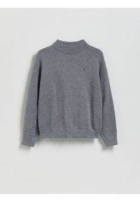 Reserved - Sweter ze stójką - jasnoszary. Typ kołnierza: kołnierzyk stójkowy. Kolor: szary. Materiał: wiskoza, dzianina #1