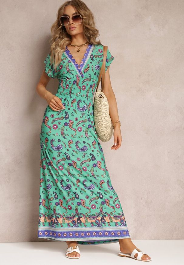 Renee - Zielona Rozkloszowana Sukienka Maxi z Printem Paisley z Gumką w Pasie Zoenia. Kolor: zielony. Wzór: paisley, nadruk. Sezon: lato, wiosna. Długość: maxi