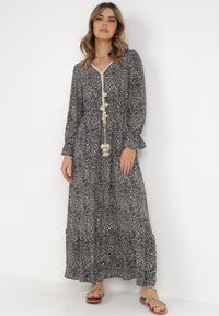 Born2be - Czarna Sukienka Delite. Kolekcja: plus size. Kolor: czarny. Materiał: tkanina. Wzór: nadruk. Typ sukienki: rozkloszowane. Styl: boho. Długość: maxi