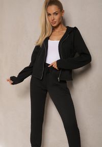 Renee - Czarny Komplet Dresowy z Domieszką Bawełny Pikowana Bluza z Kapturem i Joggery Evathira. Kolor: czarny. Materiał: dresówka, bawełna. Sport: turystyka piesza #5