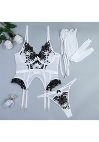 Intica - Komplet bielizny z haftem i pończochami Nikita. Kolor: czarny. Materiał: materiał. Wzór: haft