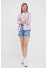Wrangler koszula bawełniana damska kolor różowy regular z kołnierzykiem klasycznym. Typ kołnierza: kołnierzyk klasyczny. Kolor: różowy. Materiał: bawełna. Długość rękawa: długi rękaw. Długość: długie. Styl: klasyczny #3