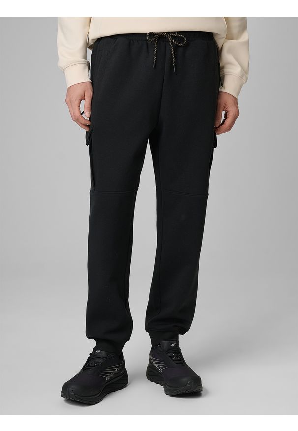 4f - 4F Spodnie dresowe cargo męskie - czarne XL. Kolor: czarny. Materiał: dresówka