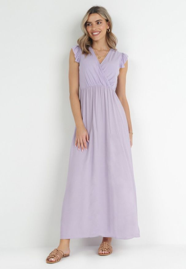 Born2be - Fioletowa Sukienka Maxi z Gumką w Talii z Falbankami z Wiskozy Harria. Typ kołnierza: kołnierz z falbankami. Kolor: fioletowy. Materiał: wiskoza. Sezon: wiosna, lato. Długość: maxi