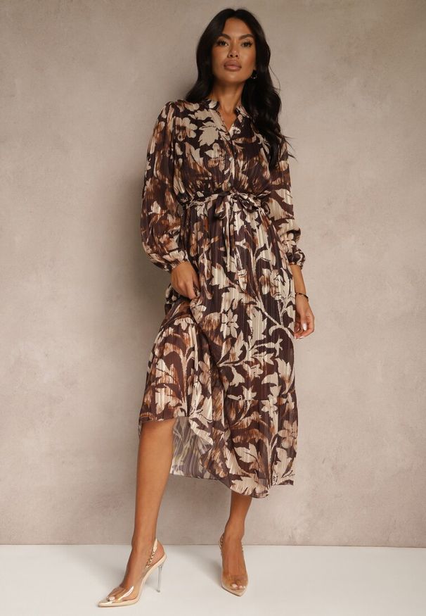 Renee - Beżowa Sukienka o Rozkloszowanym Kroju z Wiązanym Paskiem i Metaliczną Nicią Nalimirae. Okazja: na co dzień. Typ kołnierza: dekolt w kształcie V. Kolor: beżowy. Materiał: elastan, wiskoza, skóra. Styl: casual