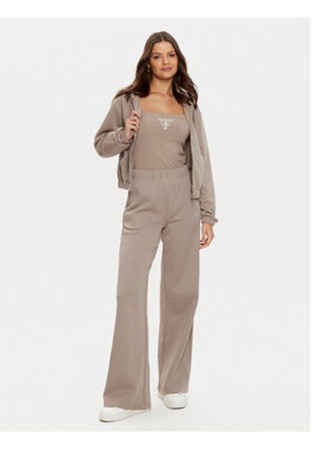 Guess Top V5RP08 KCOA2 Beżowy Regular Fit. Kolor: beżowy. Materiał: wiskoza
