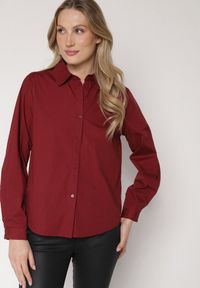 Born2be - Bordowa Bawełniana Koszula o Klasycznym Kroju Liadovia. Okazja: na co dzień. Typ kołnierza: kołnierzyk klasyczny. Kolor: czerwony. Materiał: bawełna. Styl: klasyczny #2
