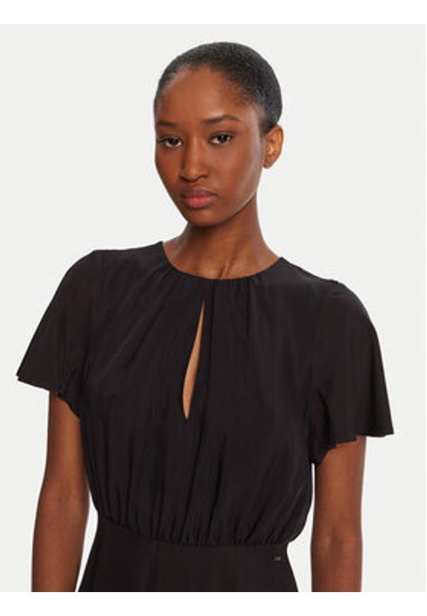 Armani Exchange Sukienka codzienna XW001025 AF16122 UC001 Czarny Regular Fit. Okazja: na co dzień. Kolor: czarny. Materiał: syntetyk. Typ sukienki: proste. Styl: casual