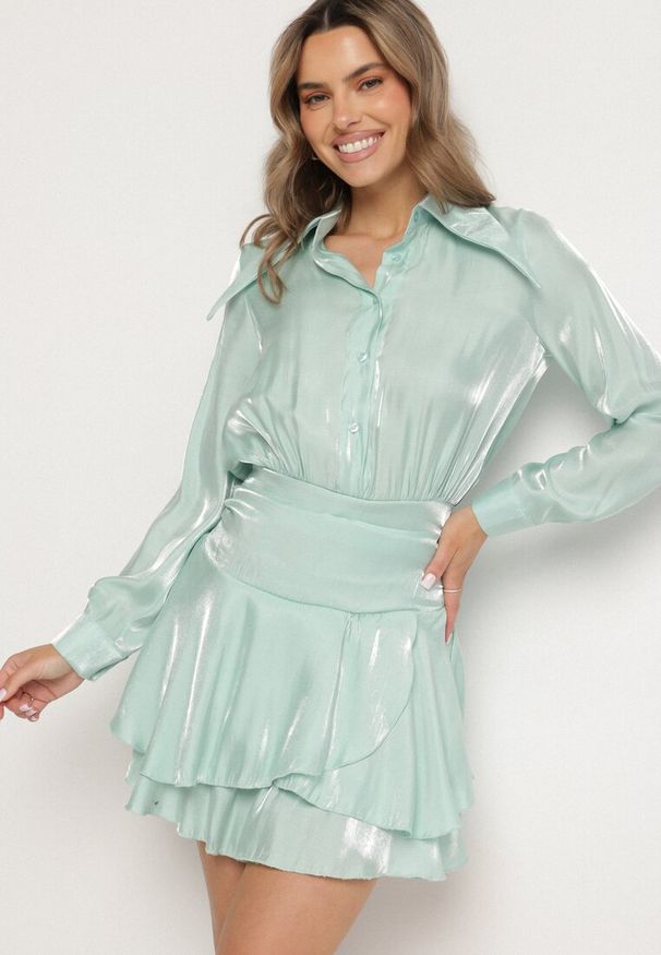 Born2be - Jasnozielona Sukienka z Wiskozy o Koszulowym Kroju z Falbankami Liova. Typ kołnierza: kołnierz z falbankami. Kolor: zielony. Materiał: wiskoza. Typ sukienki: koszulowe