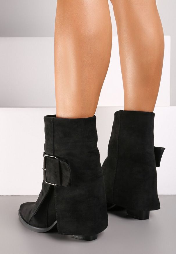 Renee - Czarne Botki Kowbojki na Słupku Ozdobione Wywiniętą Cholewką Ansinae. Okazja: na co dzień. Kolor: czarny. Materiał: skóra. Szerokość cholewki: normalna. Wzór: aplikacja. Obcas: na słupku. Styl: boho, casual