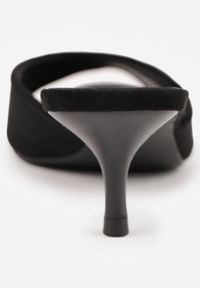 Born2be - Czarne Minimalistyczne Klapki z Imitacji Zamszu na Kaczuszce Zellenis. Okazja: na co dzień, na wesele, na ślub cywilny. Kolor: czarny. Materiał: zamsz. Sezon: lato. Obcas: na szpilce. Styl: elegancki, casual. Wysokość obcasa: niski #3