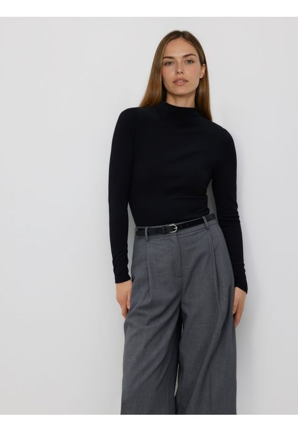 Reserved - Body z modalem - czarny. Kolor: czarny. Materiał: dzianina