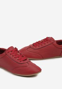 Born2be - Bordowe Klasyczne Tenisówki z Ekoskóry Verianns. Okazja: na co dzień. Nosek buta: okrągły. Zapięcie: sznurówki. Kolor: czerwony. Materiał: jeans. Obcas: na płaskiej podeszwie. Styl: klasyczny #4