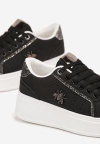 Renee - Czarne Sneakersy z Ekoskóry na Platformie z Błyszczącymi Detalami i Zawieszką Anarmonia. Kolor: czarny. Obcas: na platformie #2