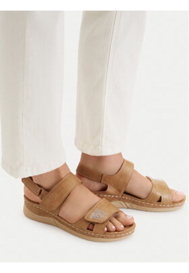 Go Soft Sandały CEO-WFA3741-1 Beżowy. Kolor: beżowy. Materiał: skóra