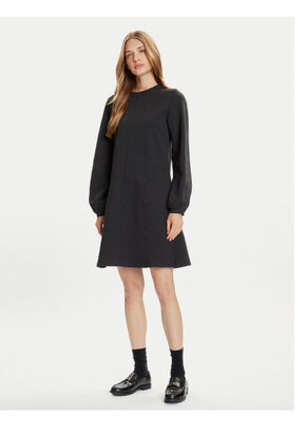 Marc O'Polo Sukienka codzienna 509 3054 59155 Szary Relaxed Fit. Okazja: na co dzień. Typ kołnierza: polo. Kolor: szary. Materiał: bawełna. Typ sukienki: proste. Styl: casual