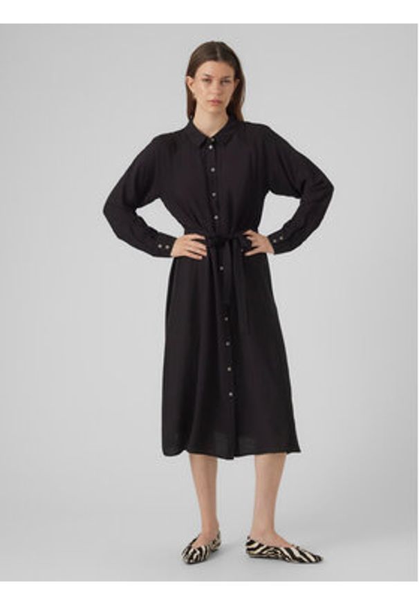 Vero Moda Sukienka koszulowa 10295296 Czarny Regular Fit. Kolor: czarny. Materiał: wiskoza. Typ sukienki: koszulowe