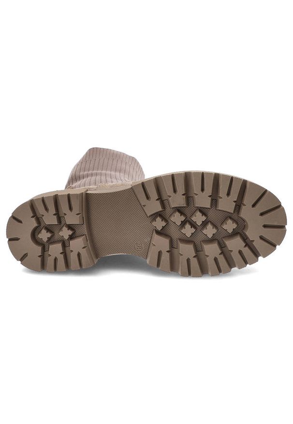 Szare Botki Filippo Modne Jesienne Buty Damskie. Okazja: na spacer, na uczelnię. Zapięcie: bez zapięcia. Kolor: szary. Szerokość cholewki: normalna. Materiał: materiał. Sezon: jesień. Obcas: na obcasie. Styl: elegancki. Wysokość obcasa: niski