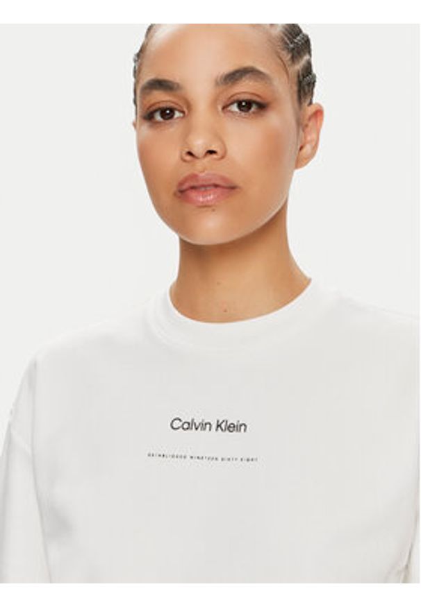 Calvin Klein Bluza Multi Logo K20K207216 Biały Regular Fit. Kolor: biały. Materiał: bawełna