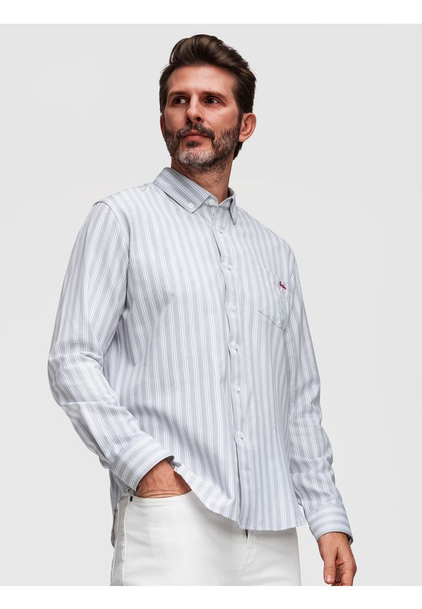 Ombre Clothing - Koszula męska REGULAR FIT w białe paski z kieszonką – szara V1 - Rozmiar: XL. Okazja: do pracy. Typ kołnierza: button down. Kolor: szary. Materiał: materiał, bawełna. Wzór: paski. Styl: elegancki, klasyczny