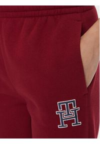 TOMMY HILFIGER - Tommy Hilfiger Spodnie dresowe Imd Modern WW0WW40854 Czerwony Regular Fit. Kolor: czerwony. Materiał: bawełna, syntetyk