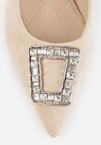 Renee - Beżowe Szpilki Ozdobione Klamrą z Cyrkoniami Lalabria. Zapięcie: klamry. Kolor: beżowy. Materiał: jedwab. Wzór: aplikacja. Obcas: na szpilce. Styl: elegancki, wizytowy. Wysokość obcasa: średni #2