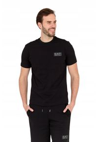 EA7 Emporio Armani - EA7 Czarny męski t-shirt z naszywką z logo. Kolor: czarny. Wzór: aplikacja #7