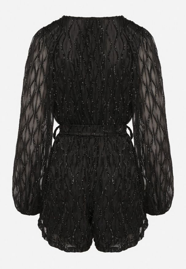 Born2be - Czarny Kombinezon o Kopertowym Kroju Zdobiony Błyszczącą Nitką i Wiązany w Pasie Venvina. Okazja: na co dzień. Kolor: czarny. Materiał: skóra. Wzór: aplikacja. Styl: casual, elegancki