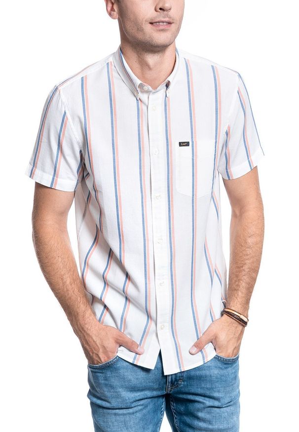 Lee - MĘSKA KOSZULA LEE BUTTON DOWN SS REGULAR FIT PAPRIKA L886DHNI 112123625. Typ kołnierza: button down