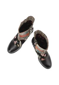 Czarne Botki Laura Vita Stylowe Obuwie Damskie Na Obcasie. Kolor: czarny. Materiał: skóra. Wzór: aplikacja, kwiaty. Obcas: na obcasie. Styl: elegancki. Wysokość obcasa: średni #4