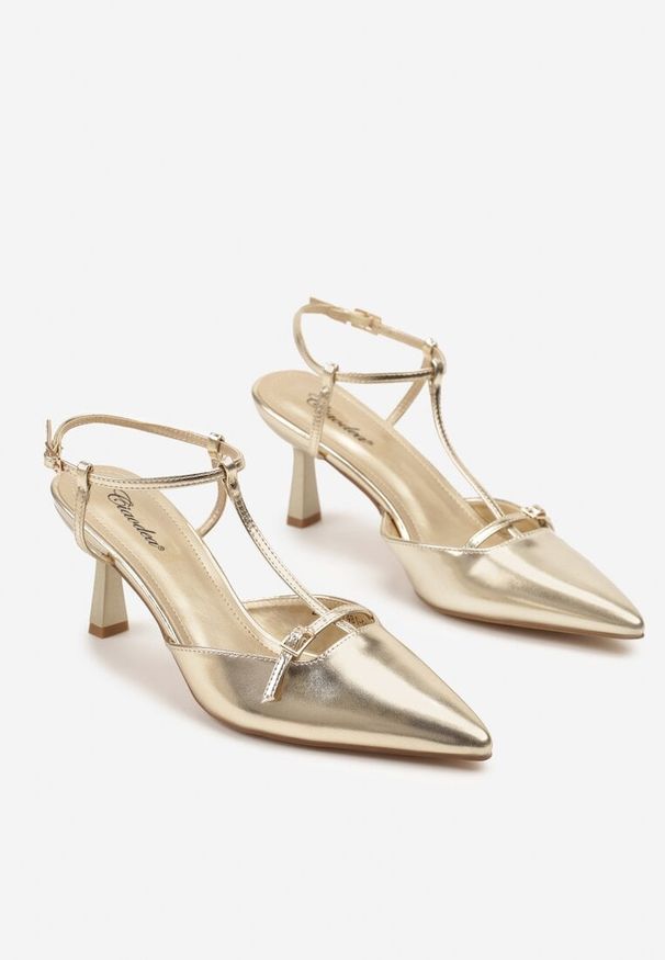 Renee - Złote Sandały Typu Slingback Ozdobione Paskiem Nilavin. Okazja: na co dzień. Nosek buta: szpiczasty. Zapięcie: pasek. Kolor: złoty. Wzór: aplikacja. Sezon: lato. Styl: casual, elegancki