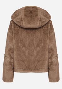 Born2be - Brązowa Kurtka Futrzana z Nieodpinanym Kapturem Lanasia. Okazja: na co dzień. Kolor: brązowy. Materiał: futro. Styl: casual, elegancki #3