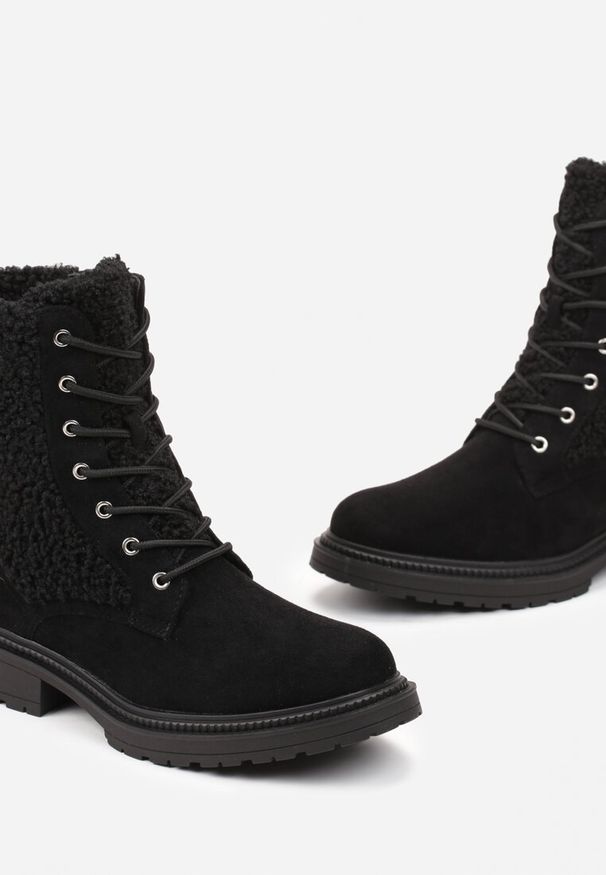 Born2be - Czarne Botki z Ozdobnym Kożuszkiem akella. Kolor: czarny. Styl: elegancki, klasyczny