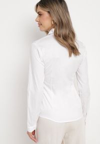 Born2be - Biała Bawełniana Koszula Taliowana na Guziki Zaraphina. Kolor: biały. Materiał: bawełna. Styl: klasyczny, elegancki #2
