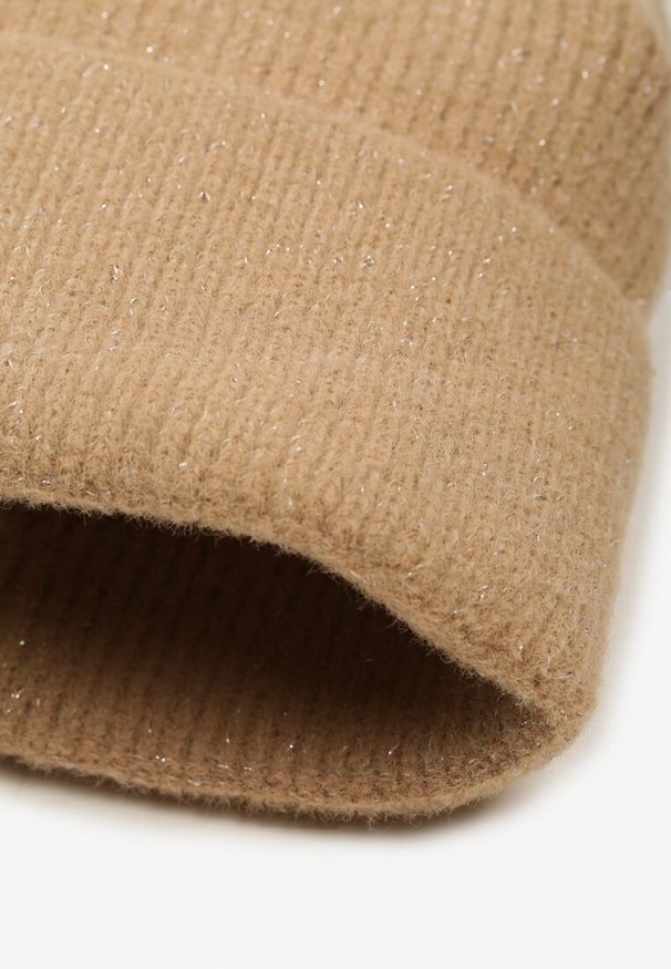 Born2be - Ciemnobeżowa Czapka Ozdobiona Wywinięciem i Metaliczną Nicią Temirina. Kolor: beżowy. Wzór: aplikacja. Styl: casual, elegancki