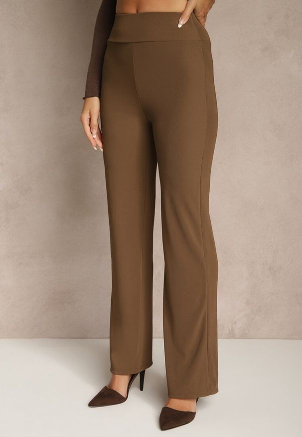 Renee - Brązowe Prążkowane Spodnie High Waist z Szerokimi Nogawkami Resoda. Okazja: na co dzień. Stan: podwyższony. Kolor: brązowy. Materiał: prążkowany. Długość: krótkie. Styl: casual