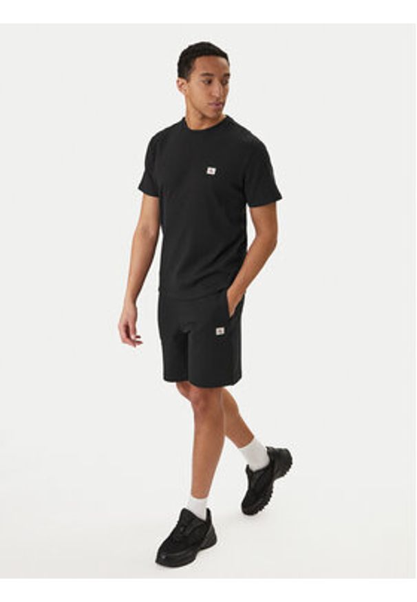Calvin Klein Jeans Szorty sportowe Badge LV04RF282G Czarny Regular Fit. Kolor: czarny. Materiał: bawełna. Styl: sportowy