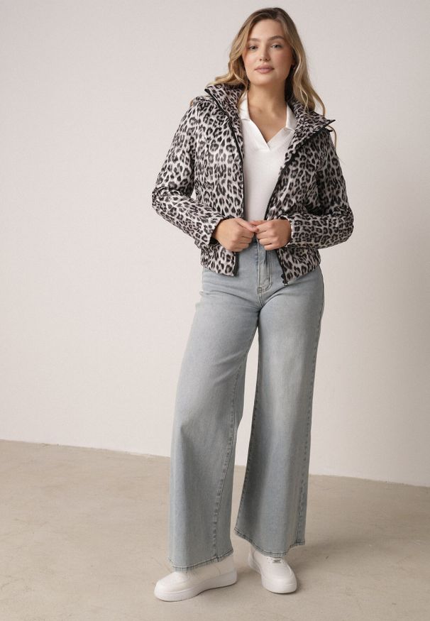 Born2be - Czarno-Biała Kurtka Przejściowa w Panterkę z Odpinanym Kapturem Antolea. Kolor: biały, wielokolorowy, czarny. Materiał: jeans, poliester. Wzór: motyw zwierzęcy. Styl: klasyczny