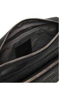 Calvin Klein Saszetka Emblem Emboss Camera Bag LV04D3203G Czarny. Kolor: czarny. Materiał: skóra #3